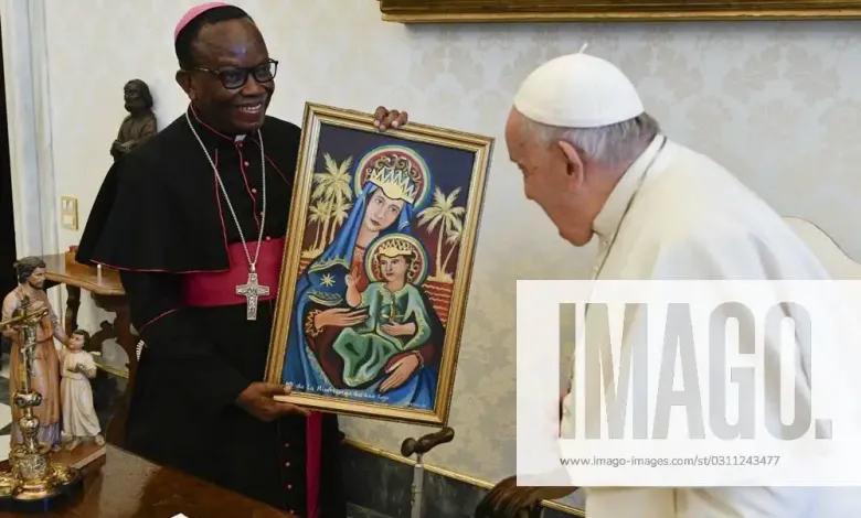 Au Vatican, les évêques du Togo offrent un cadeau au Pape François
